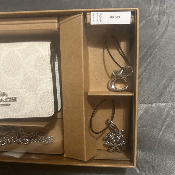 NWT COACH Boxed Mini Wallet On A Chain In Signature Canvas white & silver - Picture 4 of 5